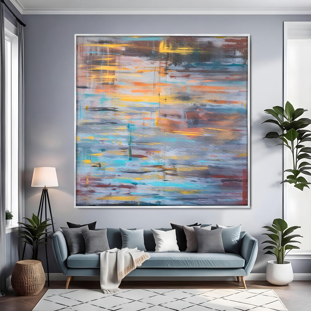 Tablou canvas cu tablou canvas cu reflexii pe apa, in rama de aluminiu argintiu, pe perete intr-un living